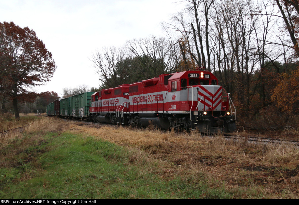 Heading west to Cambria, L593 rolls through the old junction as the light of the day fades